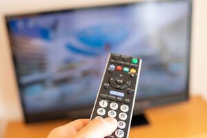 2023年度の在京キー局の決算で「下り続ける放送収入」と「TVerで伸びる配信収入」が見えてきた