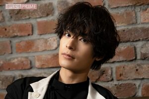 塩野瑛久　撮影／齋藤周造　ヘアメイク／草替哉夢　スタイリスト／能城匠（TRON）