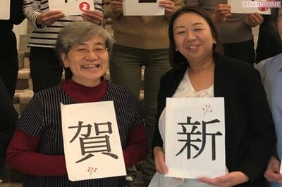 服部さん（写真右）は、秋山さんの職人のようなケアに目を見張る