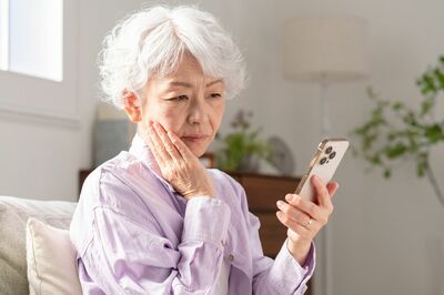 終活の一環に!「スマホじまい」安心ガイド、シニア世代はやっておきたいパスワード記録ノートとは