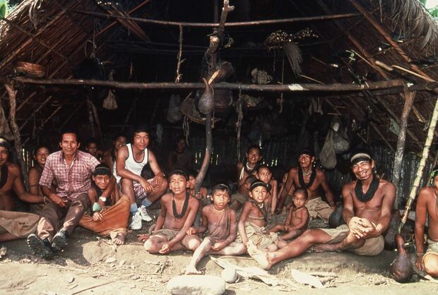 1977年、アマゾンの先住民マチゲンガの人々と