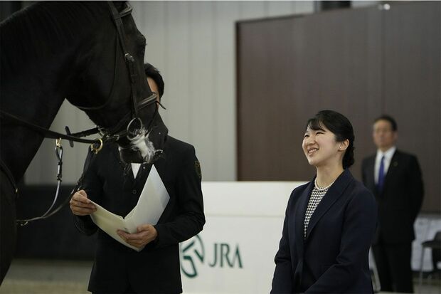 9月23日、馬事公苑で開かれた馬事芸能を広めるイベント「愛馬の日」で馬や騎手と交流された愛子さま
