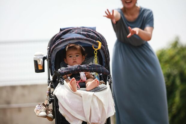 ベビーカーに乗っていた末の弟は無事だったが、痛ましい結果に（写真はイメージ）