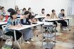 防災ママカフェ（R）に参加するママと子どもたち　
