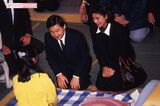 '95年2月、阪神・淡路大震災の震災地お見舞いで被災者を励まされる天野陛下と雅子さま
