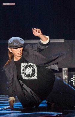 56歳のいまもキレのあるダンスで人々を魅了する