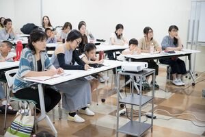 防災ママカフェ(R)に参加するママと子どもたち