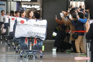 ミラノ・コルティナ五輪から帰国した、フィギュア選手の荷物にも『エアウィーヴ』