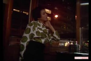 夜遊びする少し不良な女の子のキョン×2がスタイリッシュだった『Fade Out』のMV