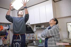 小さな作業にもコミュニケーションを欠かさない古市さん