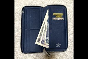 1日1回は中身を整理するというさとうさんの財布。長年使っているが、キレイな状態を保てている