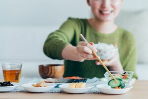 MCTオイルには食後、血糖値が上がるのを抑える効果も期待できるという ※写真はイメージです