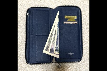 1日1回は中身を整理するというさとうさんの財布。長年使っているが、キレイな状態を保てている