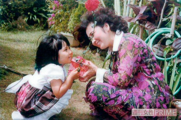 幼いころからこうと決めたら突き進む性格。やっと授かった娘に両親は深い愛情を注いだ