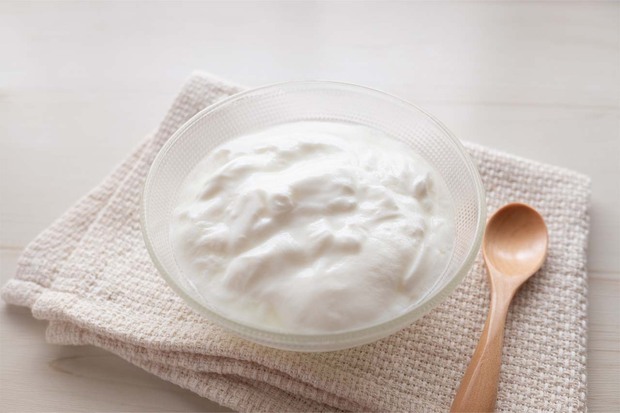 近年話題の『腸活』だけでなく『胃バテ』対策にもヨーグルトを（※写真はイメージです）