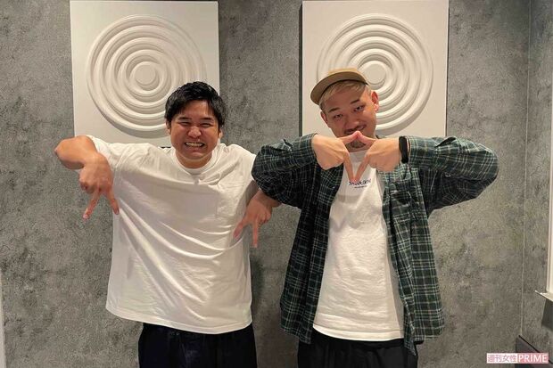 『株式会社パッチューネ』に所属するお笑いコンビ『こゝろ』左から横荒木蟹尾、山出谷ショートケーキ