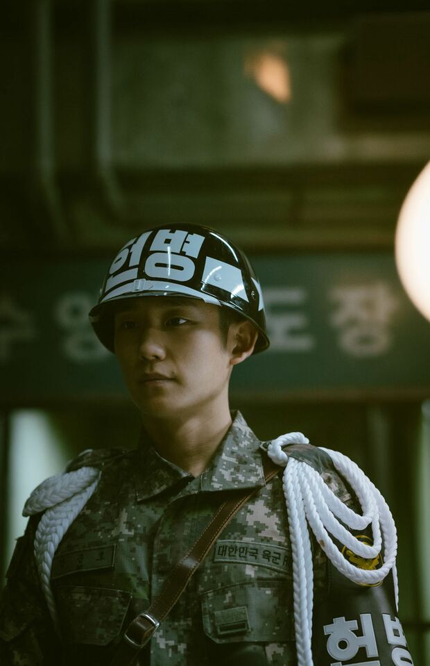  Netflixシリーズ『D.P. －脱走兵追跡官－』独占配信中