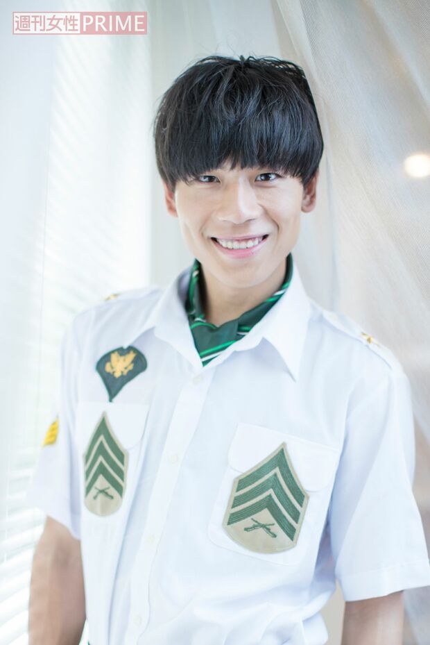 吉原雅斗「金曜★ロンドンハーツ『女子が泊まりたくなる部屋GP』（テレビ朝日系）に参戦！　順位はともかく収録は刺激的でした。あと、久しぶりに釣りをやりたい」（と、田村を見る）。田村「こないだハゼ釣りに行ったら30センチのカニが釣れて驚いた」。辻本「僕は浅瀬に脱皮しにきたタコをつかまえたよ」。吉原「……僕は、普通にヒラメとか釣りたいです」撮影／廣瀬靖士