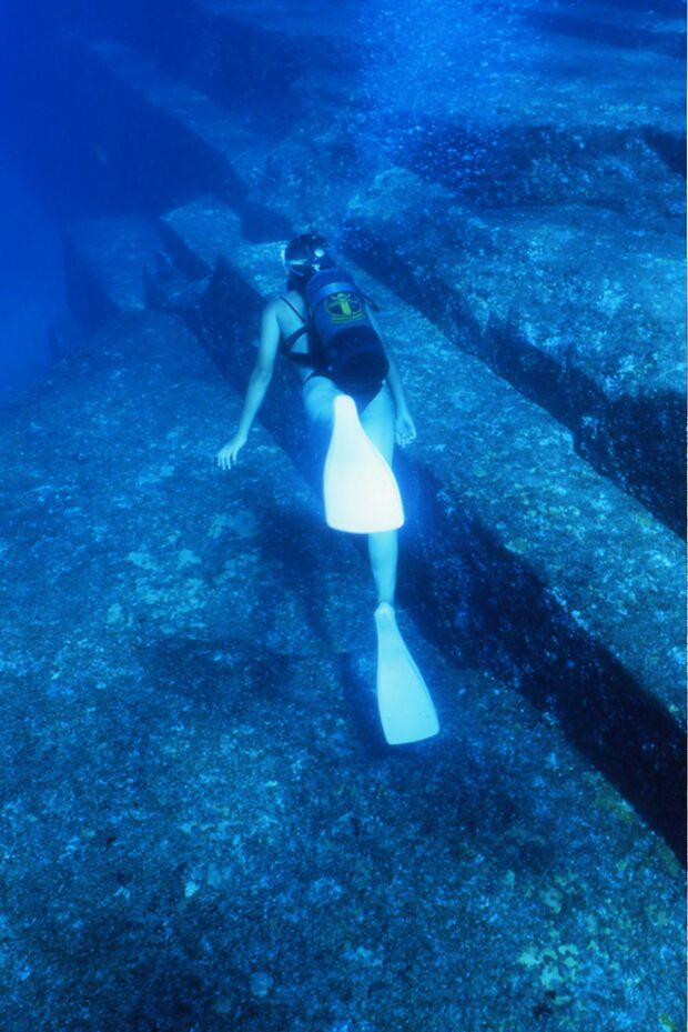 与那国を世界的に知らしめることになった海底遺跡の様子