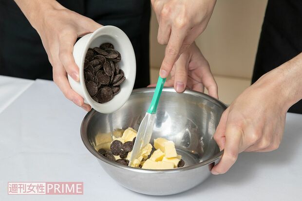 バターを細かく切っておくと溶かしやすいよ！