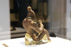 10月12日、青森県の是川縄文館を訪れた愛子さま。天皇陛下もご覧になった合掌土偶