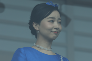 天皇誕生日の一般参賀に、ブルーのドレスと同色のバラの花があしらわれたヘッドドレス姿で出席（2026年2月23日）