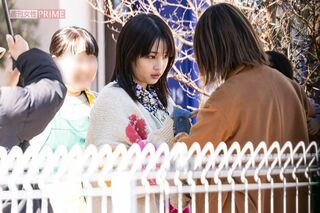 エキストラの赤ちゃんを一所懸命にあやす広瀬すず