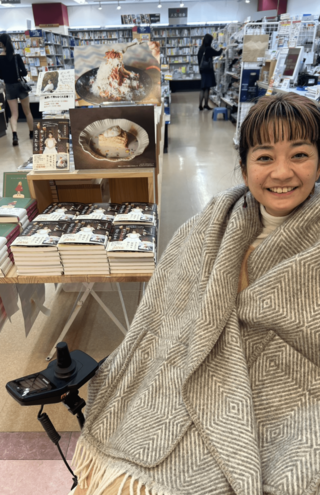 書店に並んだレシピ本を見ても「実感が湧かないんです」とまさこさんは笑う