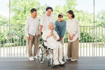 親の介護施設探しは月額利用料は年金内で「お金とタイミング」の正解、介護当事者が語る“リアル”