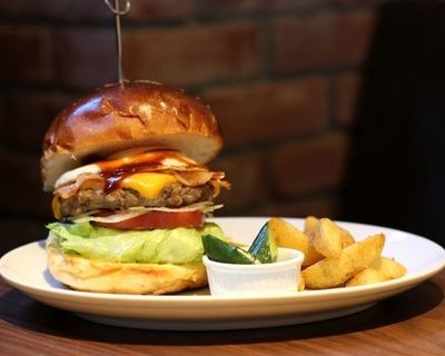 高額グルメバーガー、月平均の売り上げが4割増加の店舗も