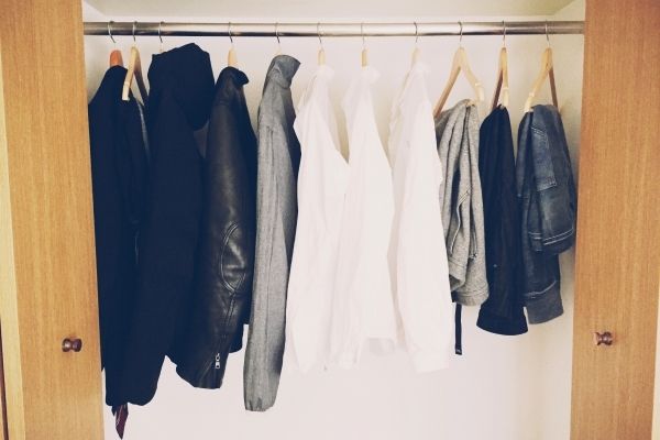 【写真】白シャツを中心にスティーブ・ジョブズみたいな“私服の制服化”を目指している。