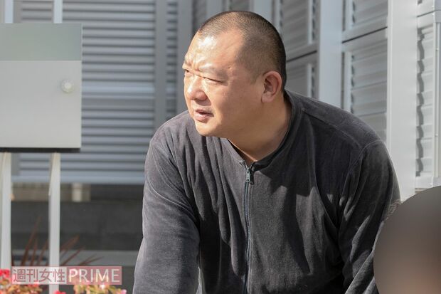 自宅で直撃すると、近隣住民への配慮か「こっちで」と自ら記者の車に乗り込み話をした木下