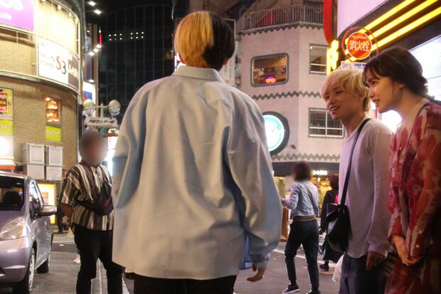 ヒカルに挨拶をするゆうこすとたなか夫妻（参加者提供）