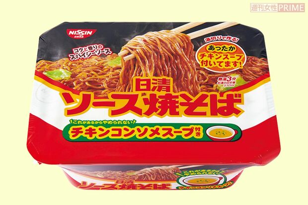 日清ソース焼そばチキンコンソメスープ付き 撮影/山田智絵