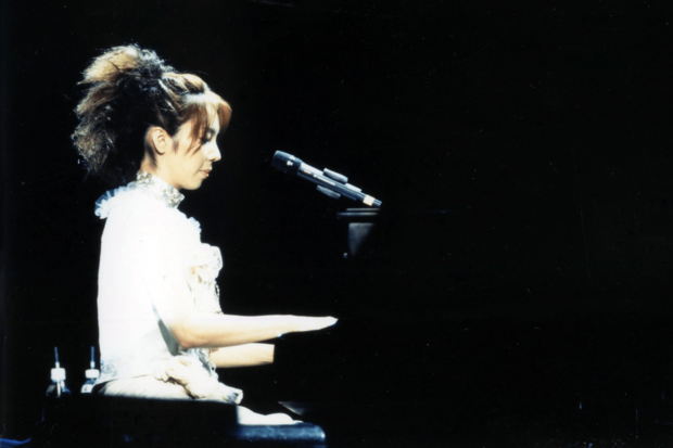 「mayo」名義でピアニストとしても活動中