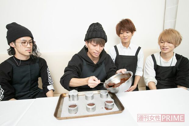 生地がふくらむので、型の2/3くらいまで入れれば大丈夫