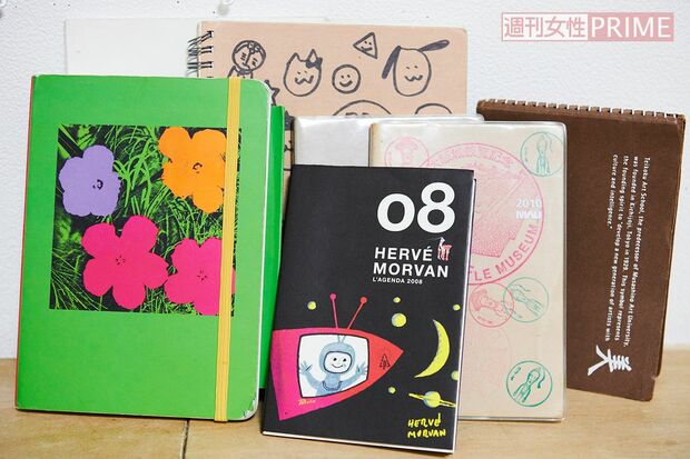 何も書かれていないメモ帳にカレンダーを書いて手帳を自作する人もいれば、一筆箋に思ったことを綴る人など、手帳や日記帳も形は人それぞれ