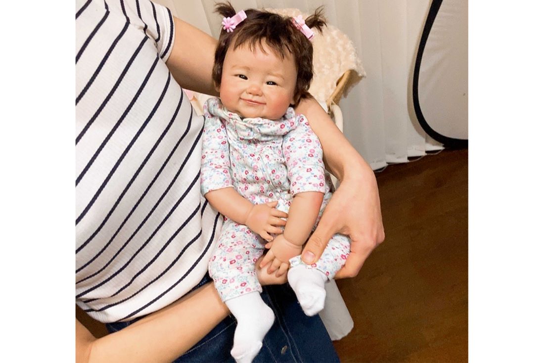 見た目がリアルすぎる」本物の新生児にそっくりな人形“リボーンドール