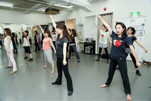 チアの基本を覚えれば、あとは組み合わせ。キレイに動くには練習が必要