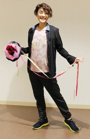 宝塚流のノウハウをたっぷり教えてくれた、はやせ翔馬さん。立ち姿がカッコいい！