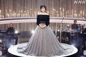 衰えることのない歌声を披露した薬師丸ひろ子(NHK公式SNSより)