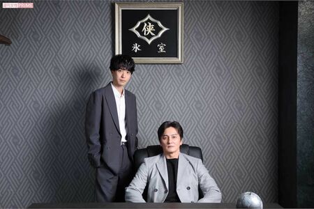 黒羽麻璃央（左）と本宮泰風　撮影/北村史成