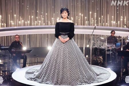 衰えることのない歌声を披露した薬師丸ひろ子（NHK公式SNSより）