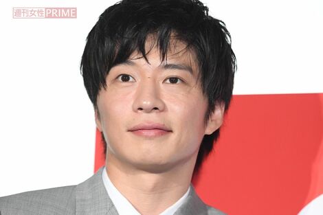 田中圭、永野芽郁との不倫報道の影響で主演舞台『陽気の幽霊』のチケットが売買サイトで定価の半額で転売される