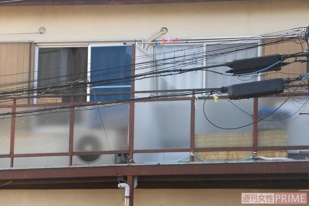 現場の目黒のアパートで、両被告の子どもである結愛ちゃんの弟は可愛がられていた