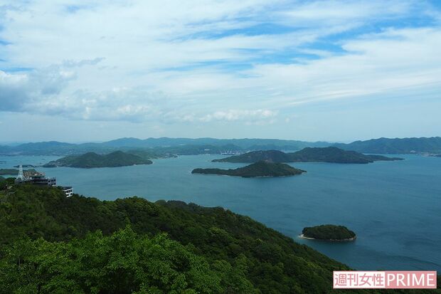 高見山の展望台からの景色。瀬戸内海の島々のほか天気がいいと四国まで見えることも