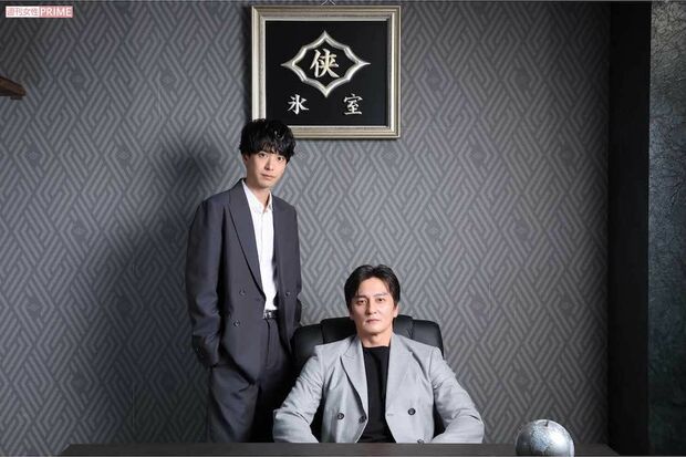 黒羽麻璃央（左）と本宮泰風　撮影/北村史成