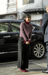 2月8日、日本工芸会の総裁として佐賀県にある有田焼の窯元を訪れた佳子さま