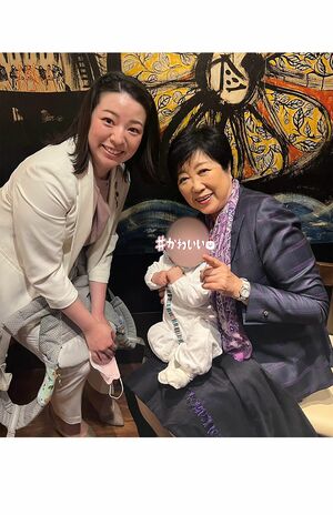 親子で小池都知事と(元谷氏のツイッターより、写真は一部加工)