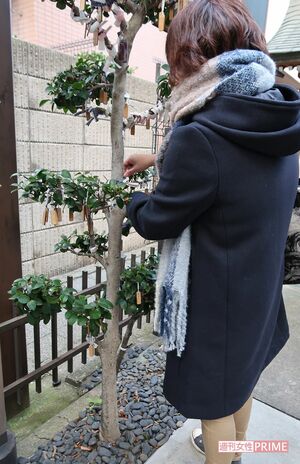 離婚成立のお礼参りにきたという川村明美さん(仮名)